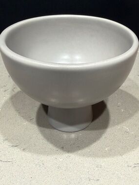 Mango Grey Footed Ceramic Bowl. H 9 cm, D 11 cm. New
